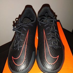 NIKE JR Phantom GT Club FG/MG  Sz: 6Y Color: Black and Chili Red